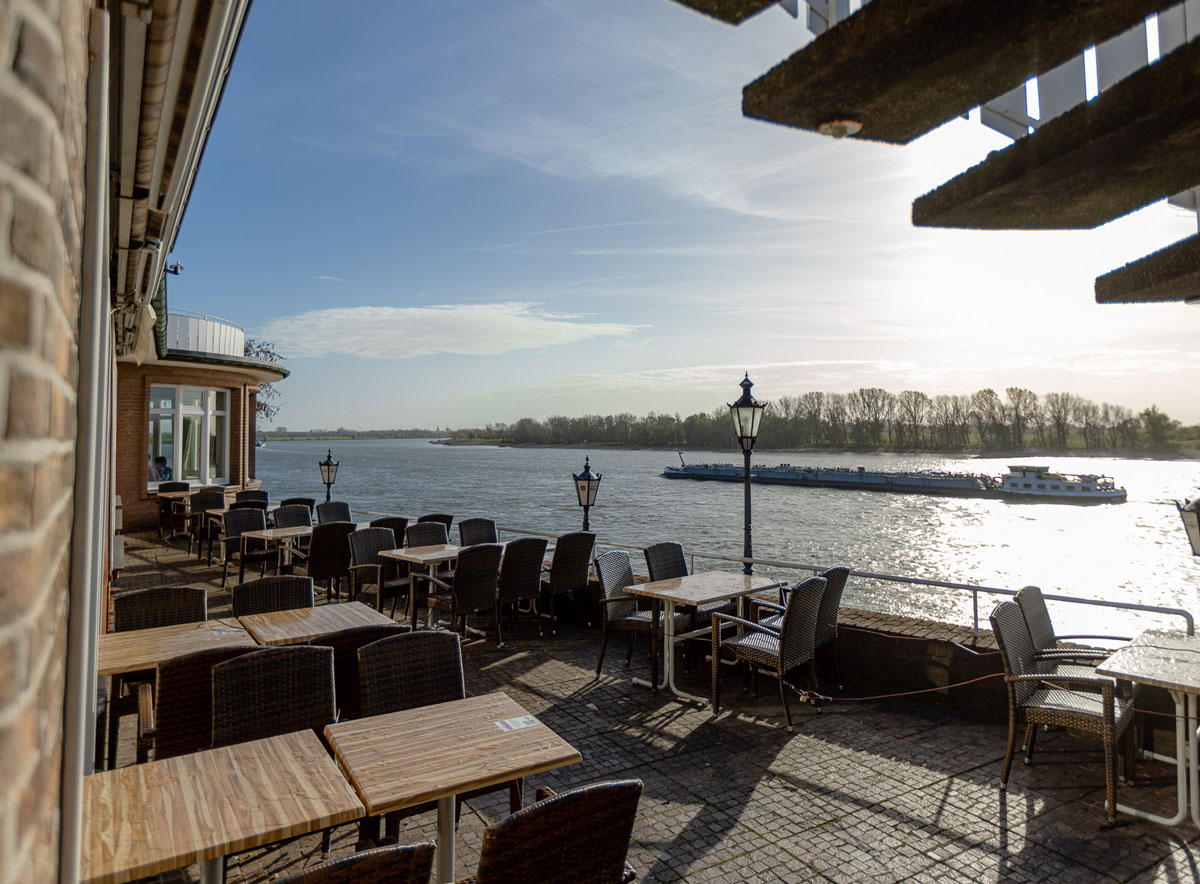 Rheincafe Roesen Rheinbild